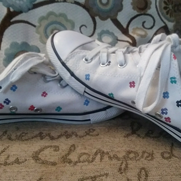 Women's Size 8. Rare Converse Low Tops - Picture 5 of 6